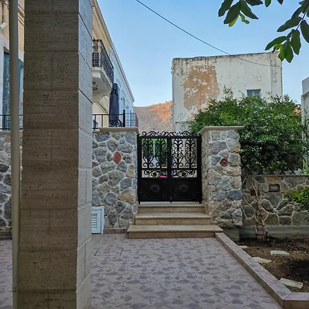 Sea & Stone Tsigkras בית נופש *